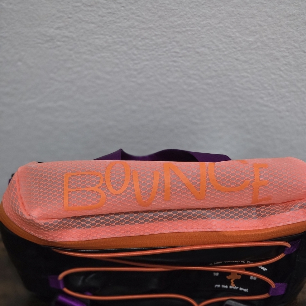 Bioworld Disney Winnie the Pooh Tigger Retro Belt Bag / BoxLunch Exclusive - Picture 6 of 8